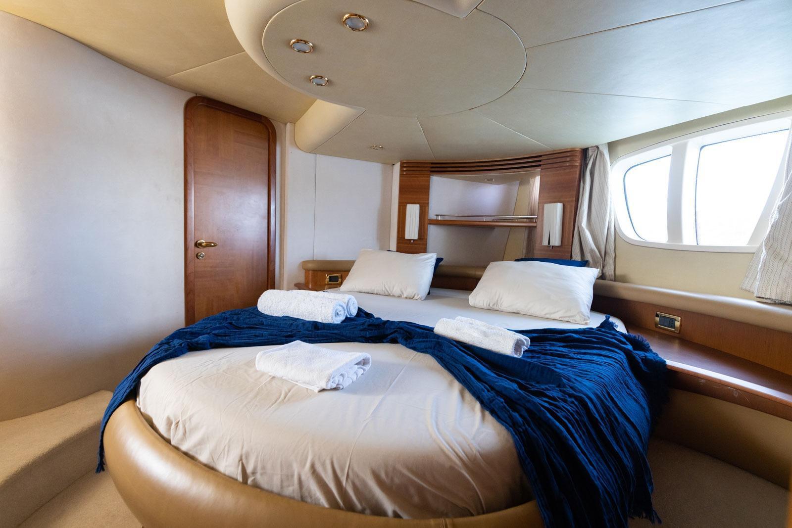 Kemer Yacht Rental 18m Azimut 55 Fly